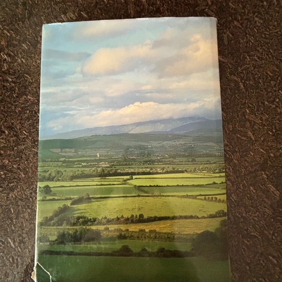 Ireland - A Photographic Journey Coffee Table Book - Picture 2 of 3